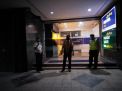 Patroli Malam di Kantor Bank, Polsek Pabean Cantikan Sampaikan Pesan Waspada Orang Tak Dikenal