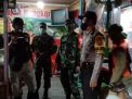 Polsek Kenjeran Bersama Instansi Samping Lakukan Operasi PPKM di Sepanjang Jalan Kyai Tambak Deres