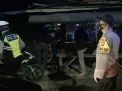 Polsek Asemrowo Lakukan Operasi Pemberlakuan Jam Malam di Warkop-Warkop Bareng Koramil & Linmas