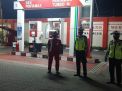 Polsek Asemrowo Laksanakan Patroli Malam di SPBU, Sampaikan Pesan Waspada Uang Palsu