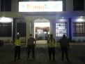 Polsek Asemrowo Lakukan Patroli Malam di Kantor Bank Panin, Sampaikan Waspada Orang Tak Dikenal