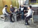 Polsek Asemrowo Sampaikan Pesan Jaga Kerukunan Ke Tomas Dupak Rukun