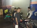 Personil Satsabhara Polres Tanjung Perak Patroli Malam di Dermaga Kalimas