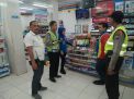 Polsek Asemrowo Gelar Patroli Dialogis, Cegah Kriminalitas 3C di Mini Market