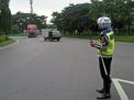 Satlantas Polres Tanjung Perak Beri Pelayanan Masyarakat Melalui Pengaturan Sore