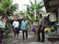 Babinkamtibmas Takal Kedinding Pantau Lingkungan Runah Penderita DB