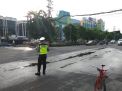 Polsek Pabean Cantikan Lakukan Pengaturan Pagi Bantu Pekerja & Anak Sekolah