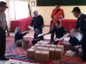 Polsek Asemrowo Kawal Distribusi Surat Suara Dari KPU