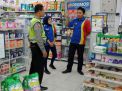 Patroli Malam di Mini Market, Polsek Krembangan Titip Pesan Waspada Uang Palsu