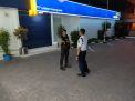 Satsabhara Polres Tanjung Perak Gelar Patroli Malam di Kantor Bank