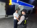 Satsabhara Polres Tanjung Perak Patroli Malam di Kantor Bank