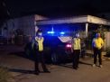 Patroli Pemukiman, Polsek Asemrowo Sampaikan Pesan Waspada Orang Tak Dikenal