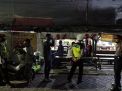 Patroli di Warkop & Cafe, Polsek Krembangan Sampaikan Pesan Jaga Jarak