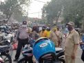 Babinkamtibmas Ampel Bersama Instansi Samping Lakukan Penertiban Masker di Pasar Pegirian