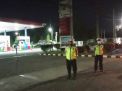 Patroli SPBU di Malam Hari, Polsek Asemrowo Ingatkan Untuk Selalu Waspada 3C