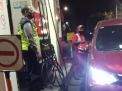 Polsek Pabean Cantikan Lakukan Patroli Malam di SPBU, Sampaikan Pesan Waspada Kriminalitas