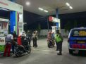 Pantau Keamanan SPBU, Polsek Asemrowo Lakukan Patroli Malam