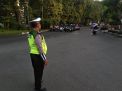 Anggota Satlantas Polres Tanjung Perak Berikan Pelayanan Masyarakat Melalui Pengaturan Pagi