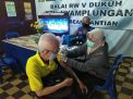 Babinkamtibmas Nyamplungan Kawal Vaksinasi Covid-19 di Kampung Tangguh RW 05 Jalan Dukuh