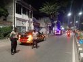 Polsek Kenjeran Gelar Operasi Pemberlakuan Jam Malam & Penertiban Masker di Jalan Kedung Cowek