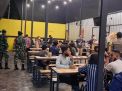 Polsek Krembangan Bareng Koramil Sambang Warkop Dalam Rangka Operasi Penertiban Masker