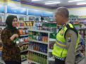 Babinkamtibmas Genting Kalianak Patroli Mini Market, Titip Pesan Kamtibmas