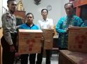 Babinkamtibmas Dupak Salurkan Sumbangan Kipas Angin Dari Kapolres Tanjung Perak