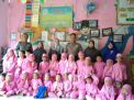 Babinkamtibmas Polsek Kenjeran Sambang Murid-murid TK, Sampaikan Pesan Rajin Belajar