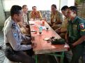 Babinkamtibmas Takal Kedinding Koordinasi Keamanan Jelang Pemilu Dengan Kelurahan