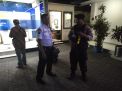 Jaga Keamanan Kantor Bank, Satsabhara Polres Tanjung Perak Laksanakan Patroli Malam