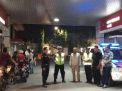 Patroli Malam SPBU, Polsek Asemrowo Sampaikan Himbauan Waspada 3C & Uang Palsu