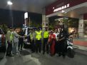 Polsek Asemrowo Gelar Patroli Malam di SPBU, Sampaikan Himbauan Kamtibmas Ke Pekerja