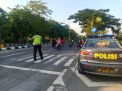Personil Polsek Kenjeran Gelar Pengaturan Pagi Bantu Keberangkatan Para Pekerja