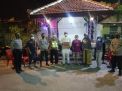 Babinkamtibmas Perak Barat Dampingi Anggota Satbinmas Polres Tanjung Perak Berikan Bantuan Sarkon