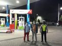 Polsek Asemrowo Lakukan Patroli Malam di SPBU, Sampaikan Himbauan Waspada 3C