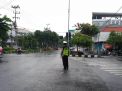 Unit Lantas Polsek Pabean Cantikan Atur Lalu Lintas Pagi di Jalan Pengampon
