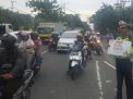 Polsek Krembangan Kampanye Tertib Lalu Lintas Sambil Melakukan Pengaturan Pagi