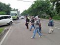 Satlantas Polres Tanjung Perak Atur Lalu Lintas Pagi di Jalan Margomulyo
