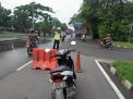 Satlantas Polres Tanjung Perak Atur Lalu Lintas Pagi, Berikan Pelayanan Masyarakat