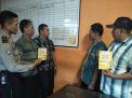 Sosialisasi SPKT Door To Door, Panit Binmas Polsek Asemrowo Sambang Pasar Loak