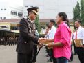 Polres Tanjung Perak Beri Penghargaan Untuk Masyarakat