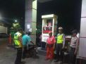 Polsek Asemrowo Patroli Malam di SPBU, Sampaikan Pesan Waspada Kriminalitas