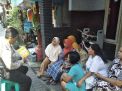 Panit Binmas Polsek Asemrowo Sosialisasikan SPKT Door To Door Ke Ibu-Ibu PKK