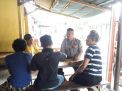 Sambang Warga Sawah Pulo, Babinkamtibmas Ujung Sosialisasi SPKT Door To Door
