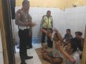Cegah Tahanan Melarikan Diri, Polsek Asemrowo Lakukan Pengecekan Rutin