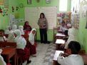 Panit Binmas Polsek Krembangan Berikan Binluh Murid-Murid MI Nurul Hidayah