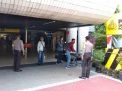 Personil Pospam Polsek Pabean Cantikan Lakukan Pemeriksaan Suhu Badan Penumpang Kereta Api