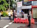 Urkes Bag Sumda Polres Tanjung Perak Lakukan Pengecekan Suhu Badan di Luar Gerbang Mako