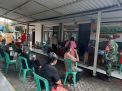 Babinkamtibmas Perak Timur Pam Pelaksanaan Vaksinasi di Kantor Kelurahan