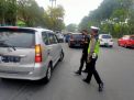 Kanit Binmas Polsek Asemrowo Pimpin Operasi Penyekatan di Pospam Lebaran Jalan Dupak Rukun